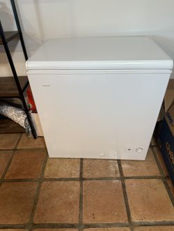 6.9 cu. ft. Manual Defrost Chest Freezer with LED Light Type in White