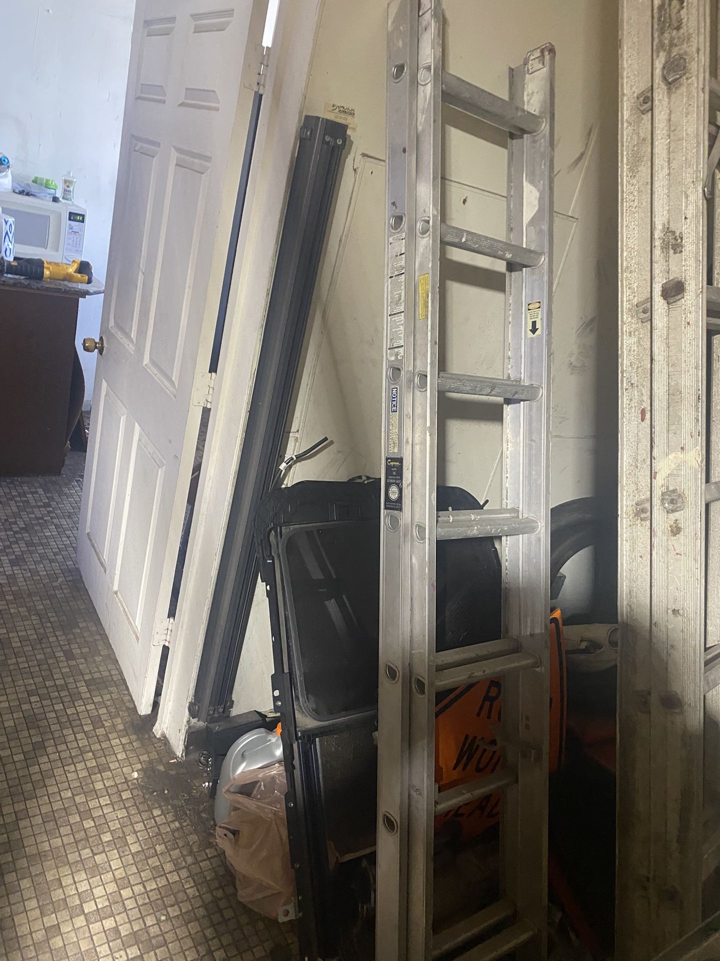 16Ft Extendable Ladder
