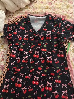 Women’s scrubs