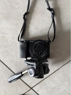 Sony Alpha a6400 with E PZ 16–50mm OSS II kit lens
