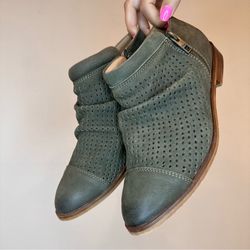 Pre-owned 6.5 Boots