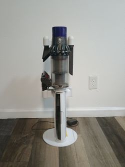 Dyson cyclone v10 with stand