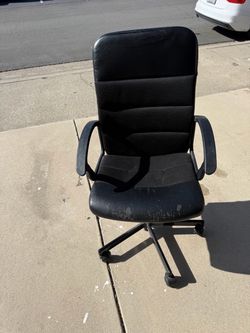 Black Mesh Office Chair with Armrests