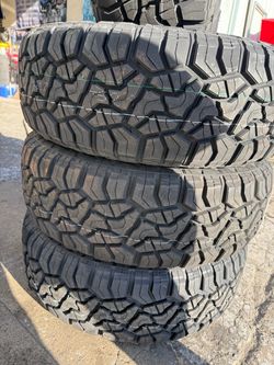 LT265/70R17 10 ply 4 new tires R/T