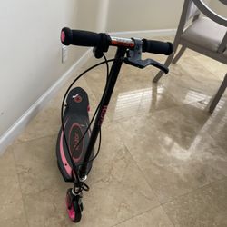 Razor Power Core E90 Electric Scooter - NEEDS NEW BATTERY AND CHARGER Or For PARTS 