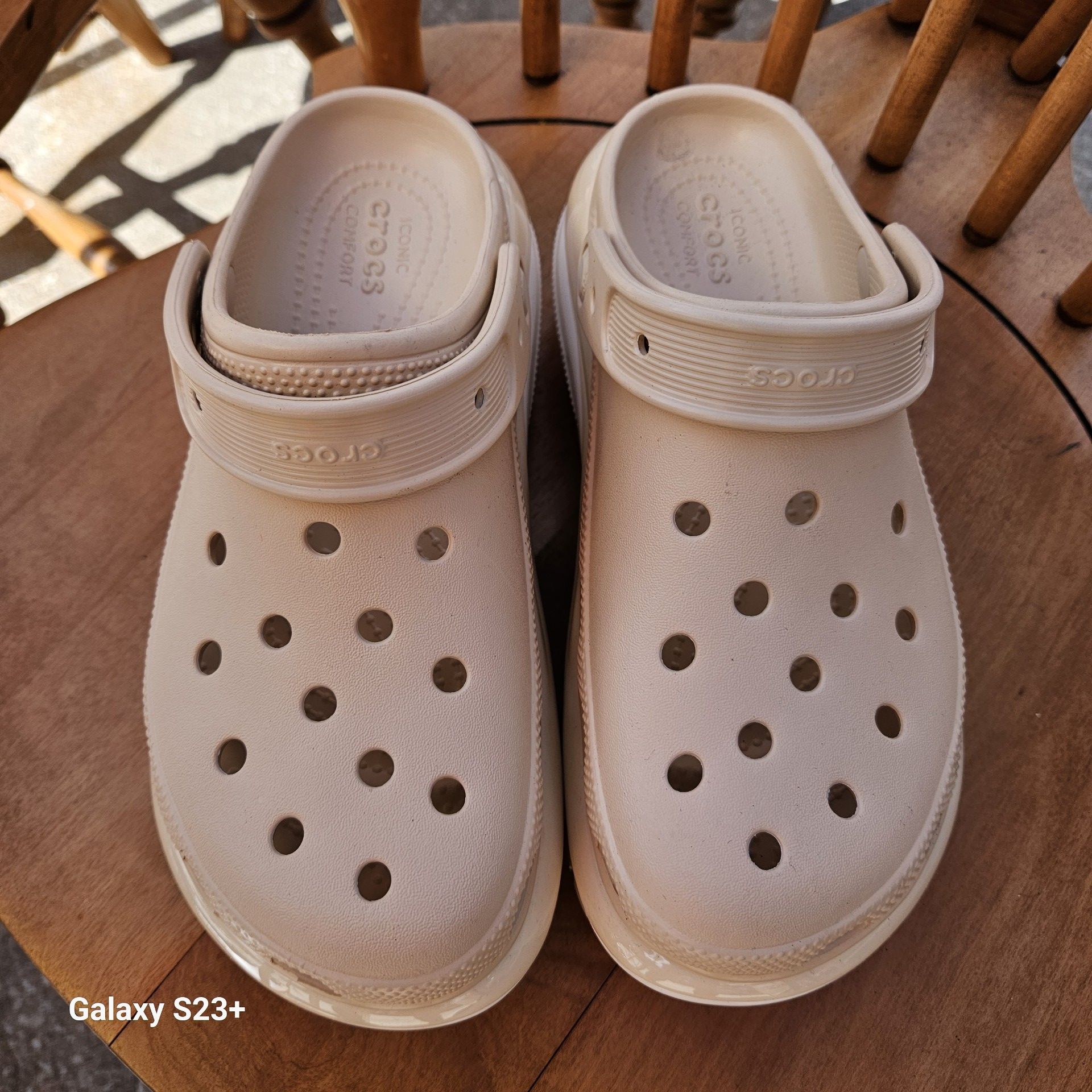 CROCS CLASSIC MEGA CRUSH CLOG -