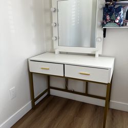 Makeup vanity