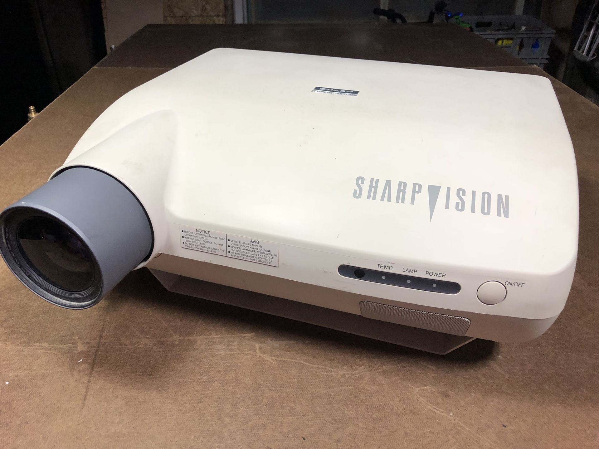 PROJECTOR !!!Sharp Vision XV-S55U LCD