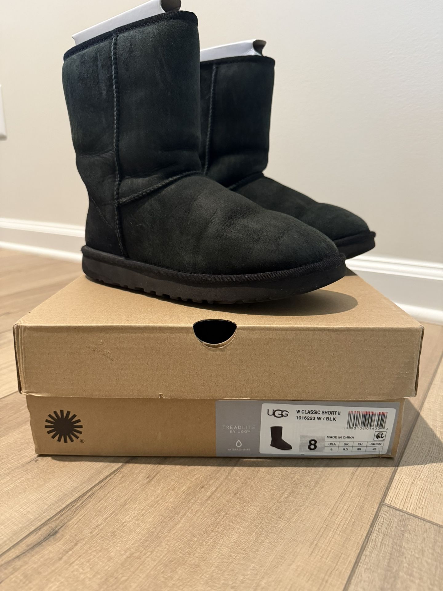 Women’s Classic Short II Black Ugg Boots Size 8