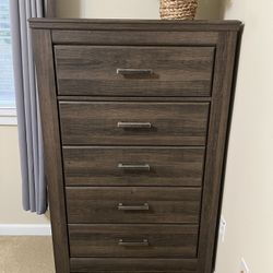 Chest & 2 Nightstands 