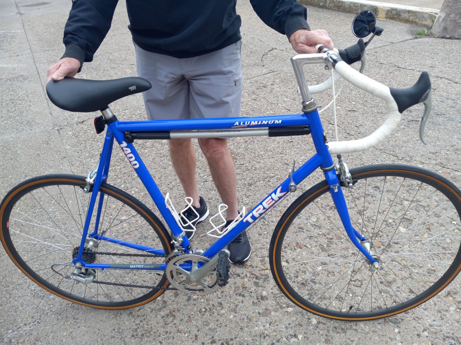 Pristine Royal Blue Trek 1400 Aluminum Road Bike