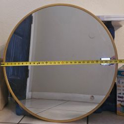 Round mirror like new 28 1/2 inches