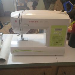 Singer Sewmate Brand New Only Used Two Or Three Times