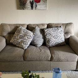 Sofa in Excellent Condition 