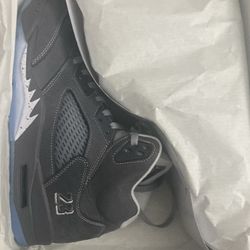 Wolf Grey 5s Size 6Y & 10.5 Men