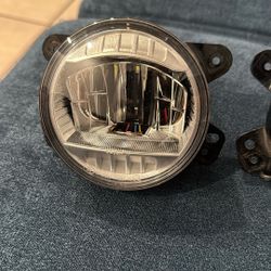 2019-2024 Jeep Wrangler Gladiator Rubicon LED LH Or RH Factory Fog Light OEM 