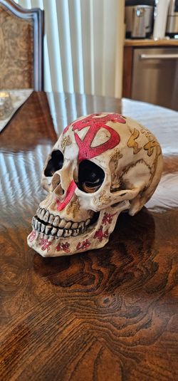 Decorative Skull Resin Figurine Decor Prop / Collectible / Halloween / Horror / Man Cave / Unique / Gift / Costume / Cosplay / Roleplay