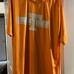 Tennessee Size XL Dry Fit Short Sleeve Shirt