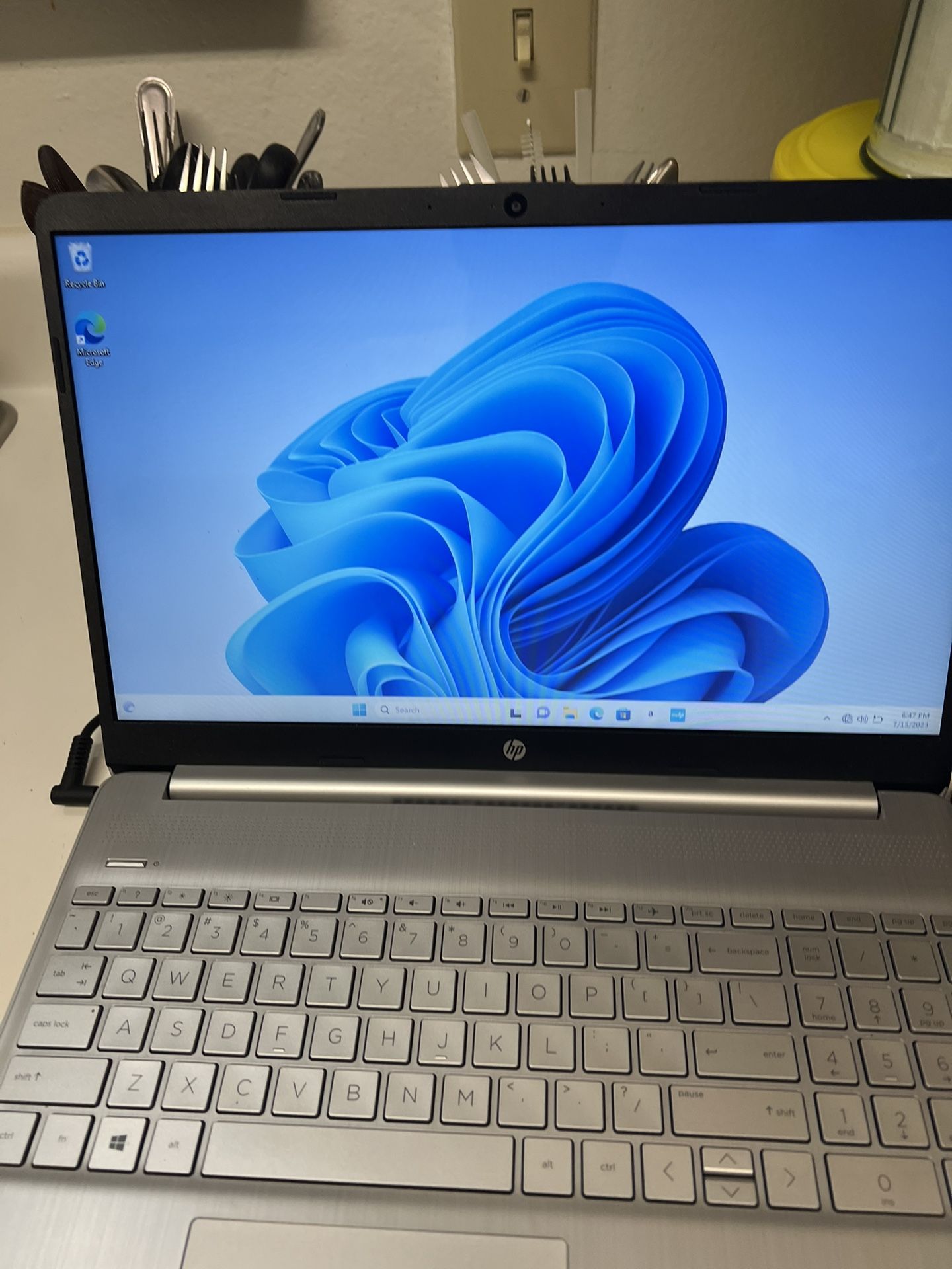 Laptop Hp 15-dy2044nr 15.6” Intel Core i3-1115g4 8gb 256gb Windows 11 Touchscreen Excellent Condition