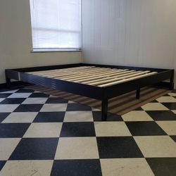 King size bed frame - can DELIVER almost anywhere for $20 extra - gently used and in very good condition 😍