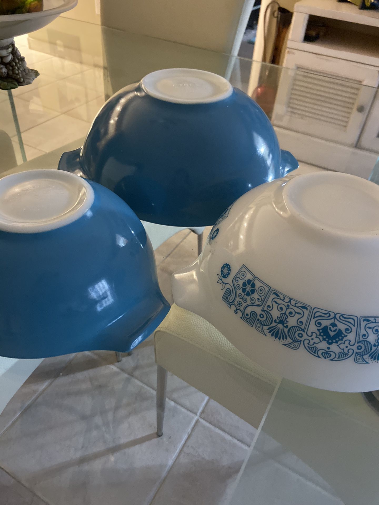Vintage Pyrex Bowls set