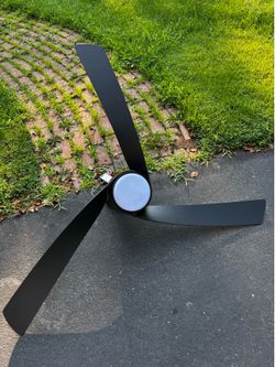 Minka ceiling fan complete with remote great shap