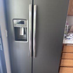 Refrigerator GE
