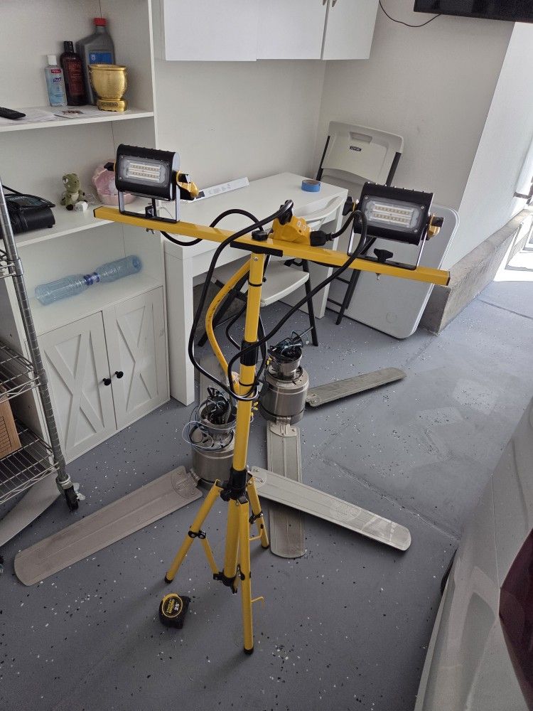 Fixed Dual-Head Halogen Work Light