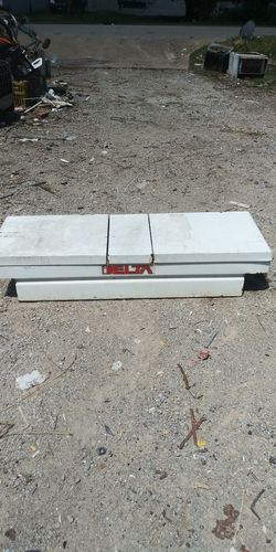 Truck tool box