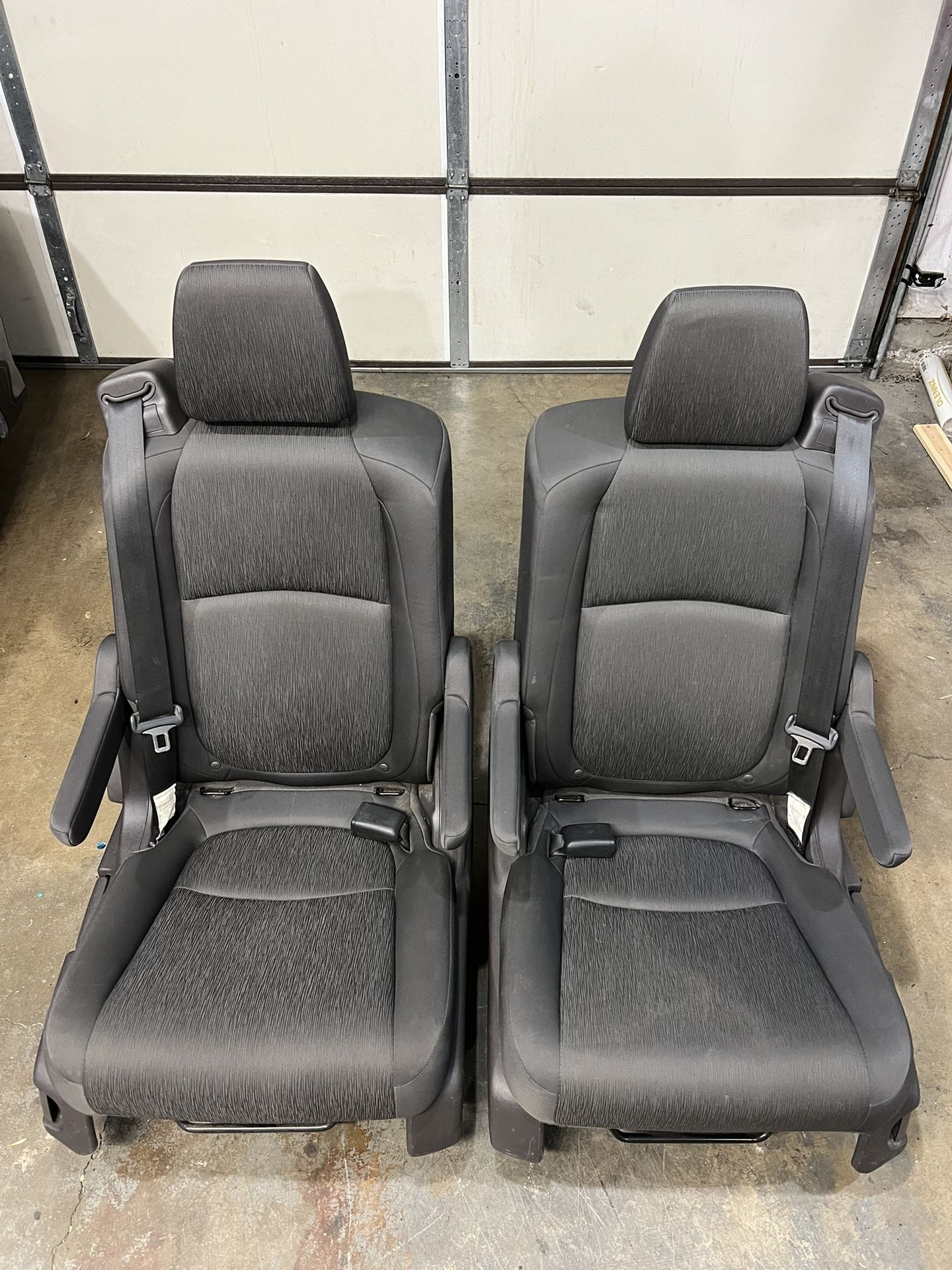 Honda Odyssey 2nd Row Seat Mocha Brown Cloth set of 2 OEM