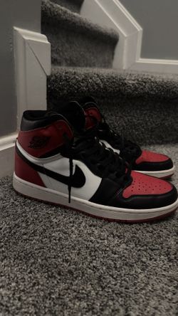Jordan 1 Retro Black Toe