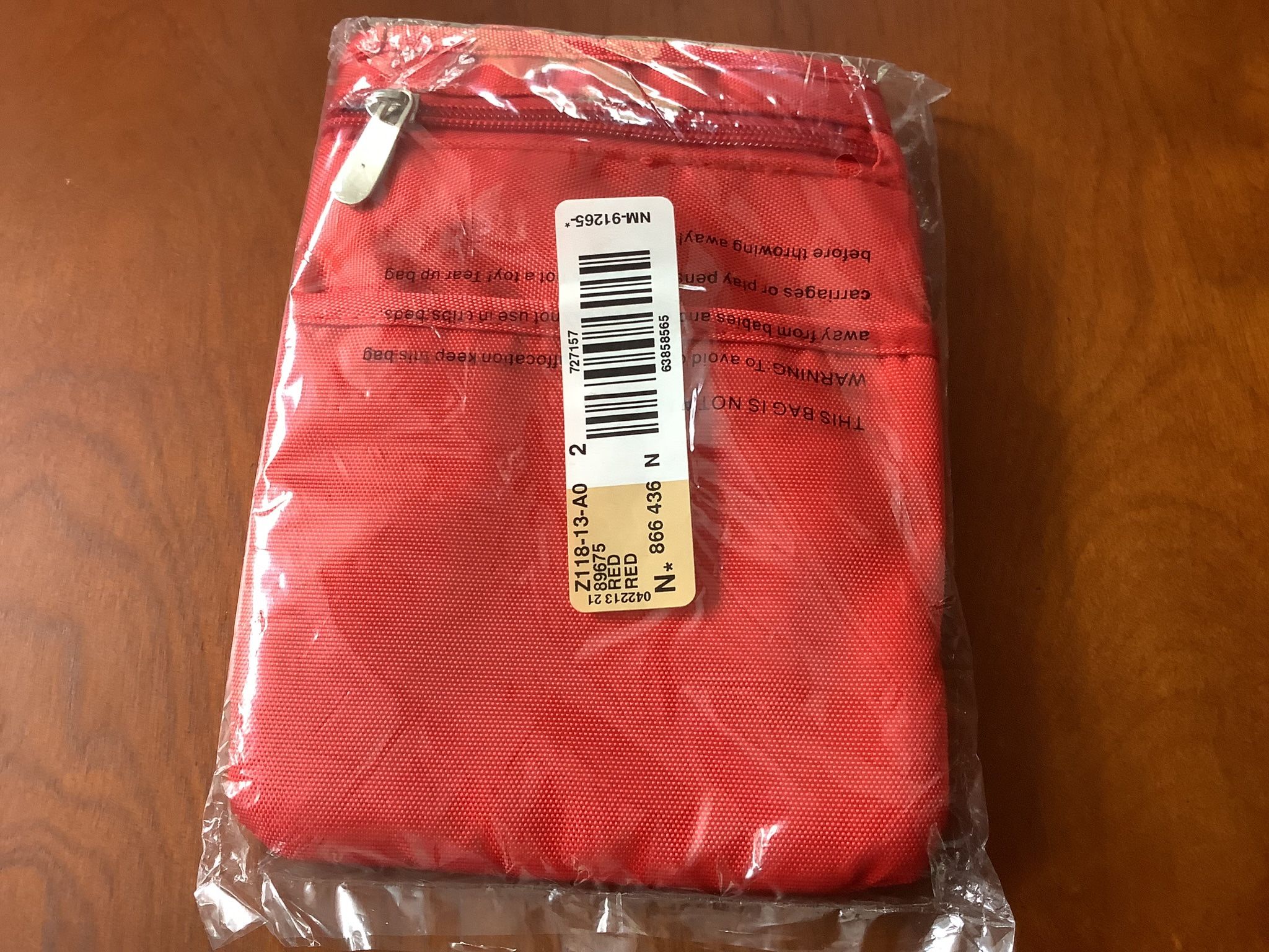TRAVELLER’S ORGANIZER POUCH/PURSE, RED. ZIPPERED COMPARTMENTS. NEW!