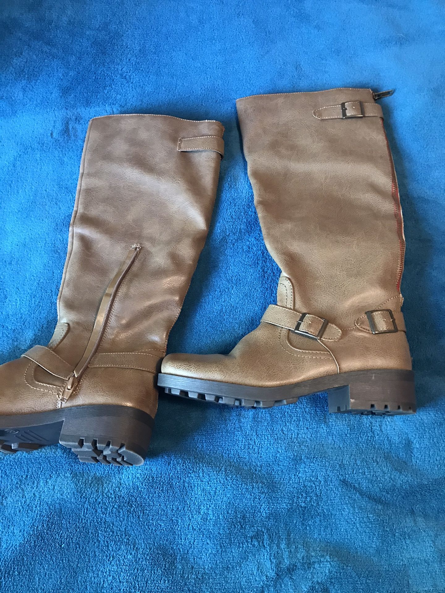 Brand new boots size 8