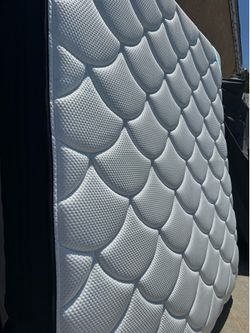 Almost new king size mattress