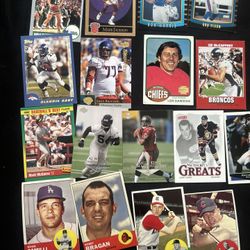 GROUP OF RANDOM SPORTS  CARDS 