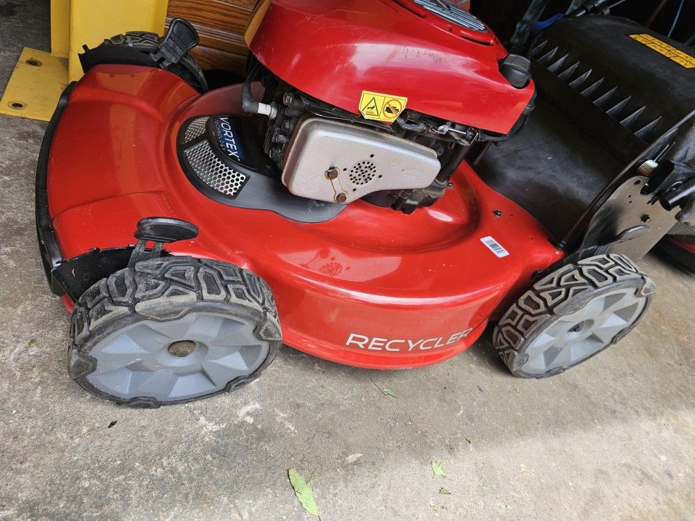 Self propelled Troybuilt Vortex Recycler