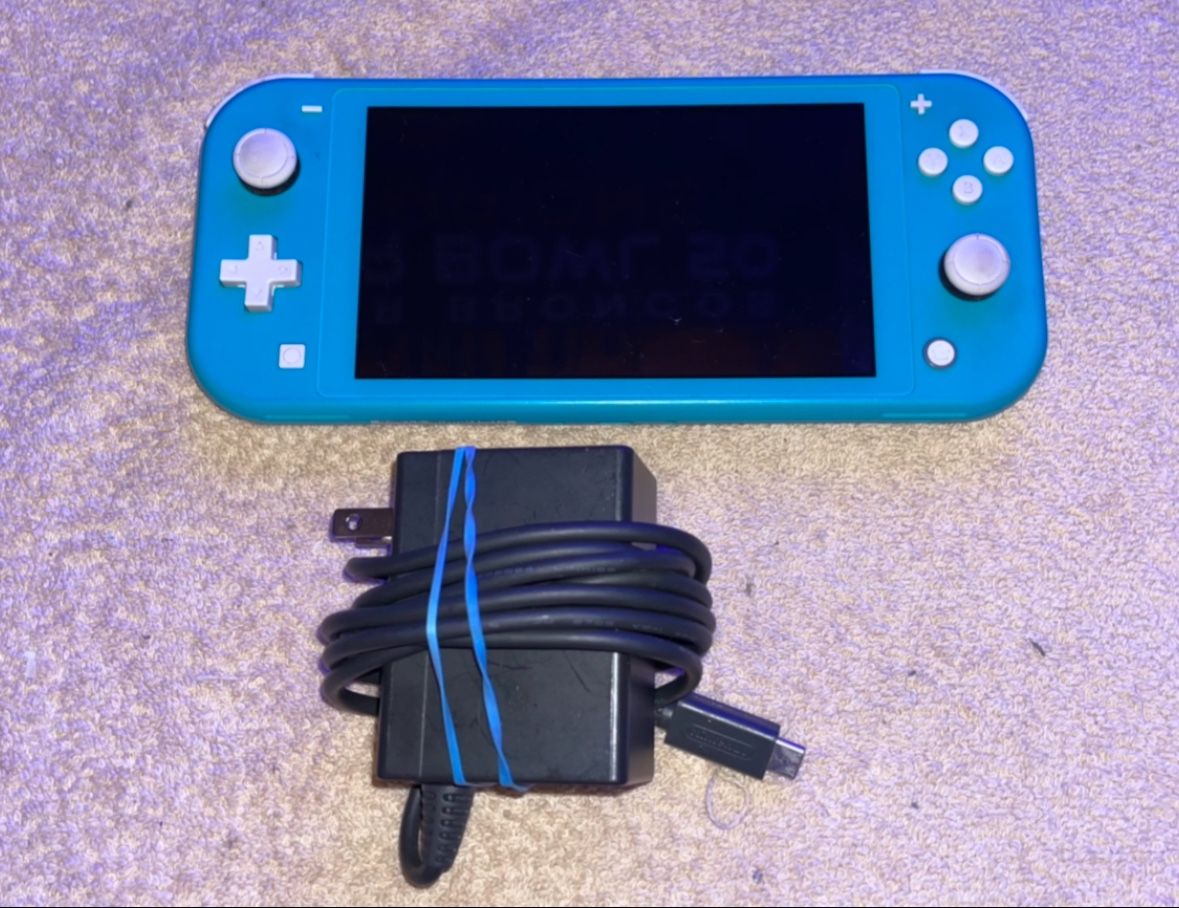BLUE NINTENDO SWITCH LITE HANDHELD CONSOLE WITH VIDEO GAME & CHARGER
