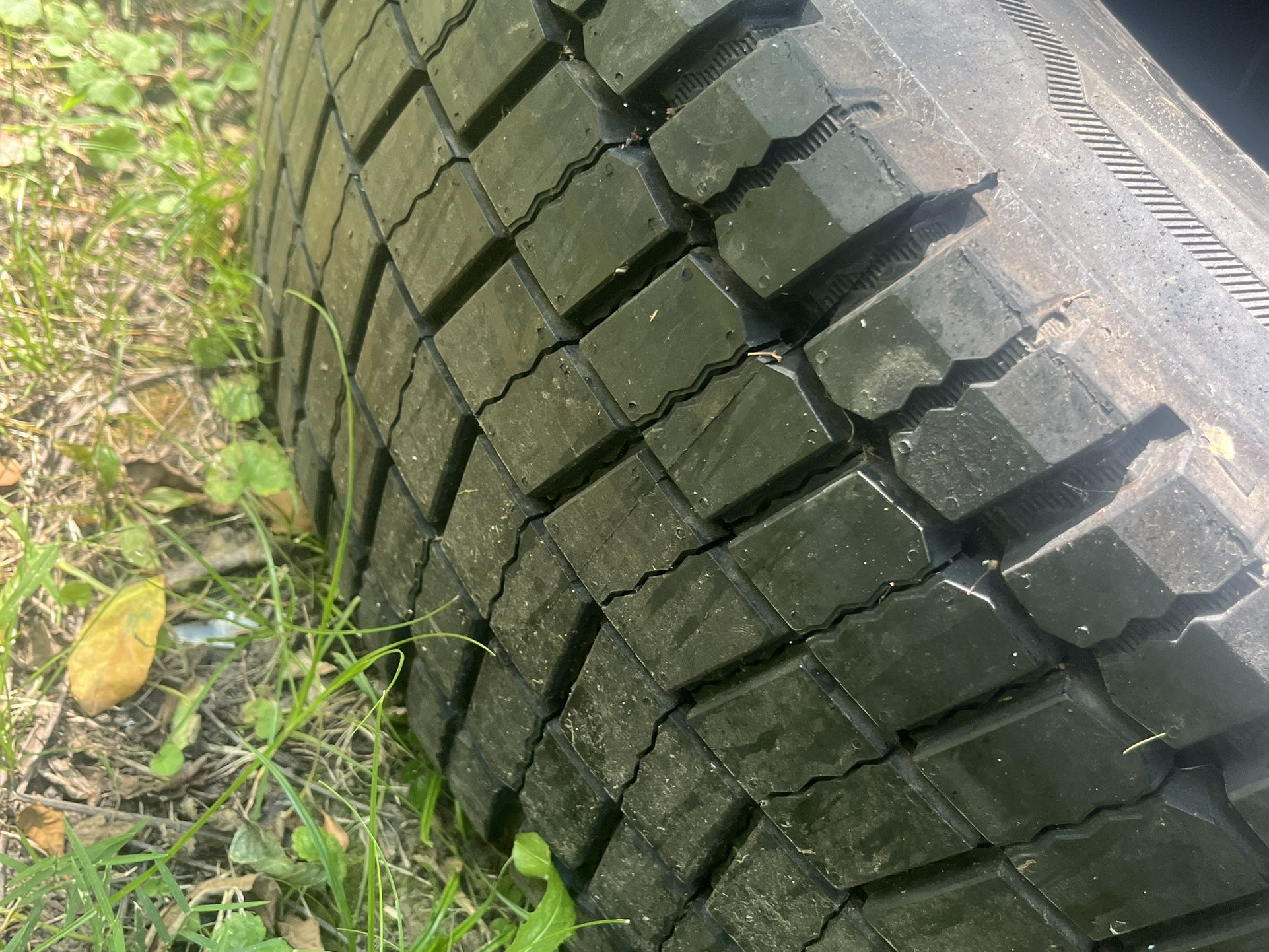 285/70/19.5