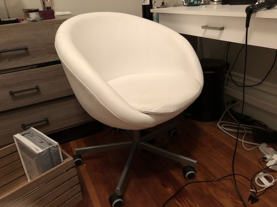 White IKEA SKRUVSTA chair