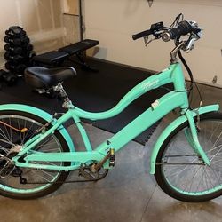 Electric Cruising Bike Comes With Battery Charger And Key
