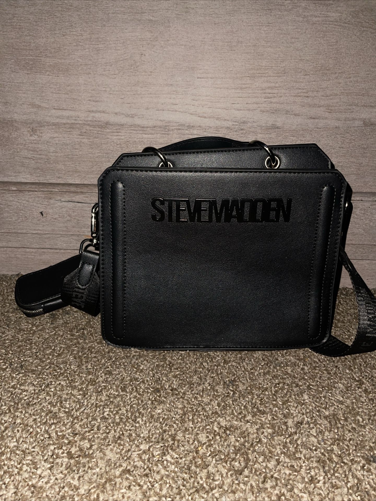 Black steve madden crossbody bag