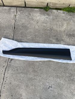 NEW 2022-2023 CHEVROLET BOLT EUV FRONT LEFT DRIVER SIDE DOOR LOWER FLARE MOLDING OEM