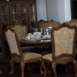 Large dining table with 8 chairs, and leafs
