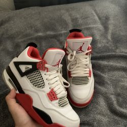 Jordan 4 Fire Red Size 7y