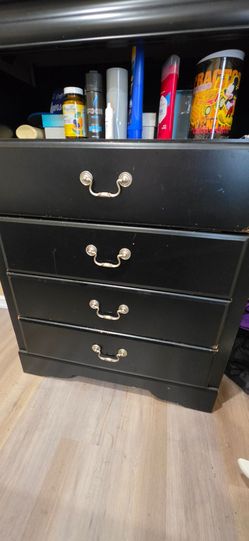 Full bed frame and chest of drawers