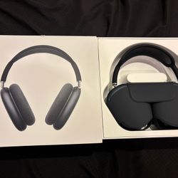 Black Airpod Maxes 