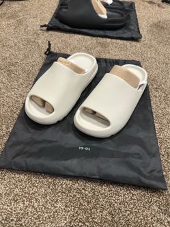 Cream Yeezy Slides