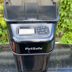 Automatic Cat Or Dog Feeder (Like New)