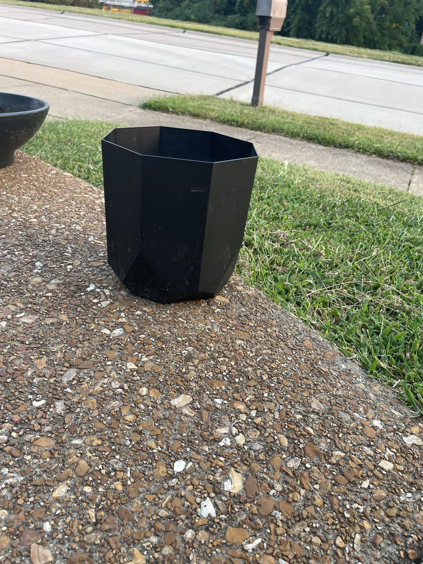 Black Flower Pot