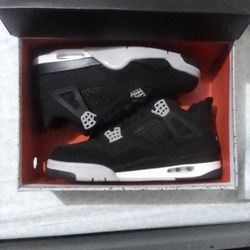 Jordan Retro 4 Black